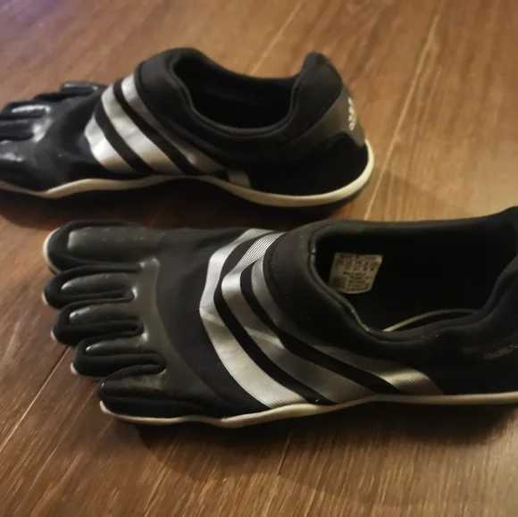 ADIDAS Toe Shoes - Picture 2 of 4